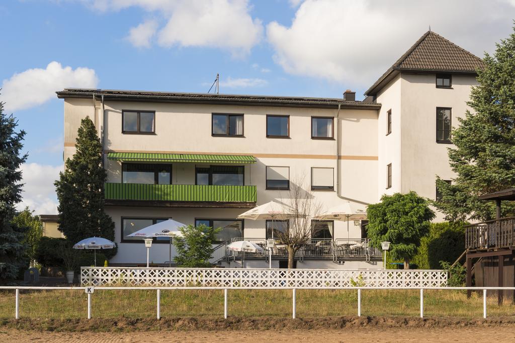 Hotel Restaurant Haesfeld Überherrn Exterior foto